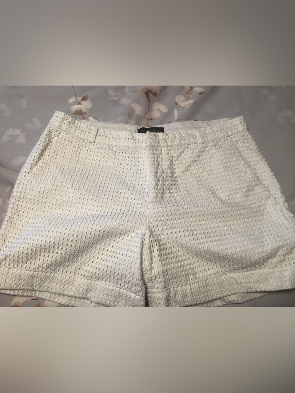 Banana Republic White Eyelet Women’s Shorts size 8
